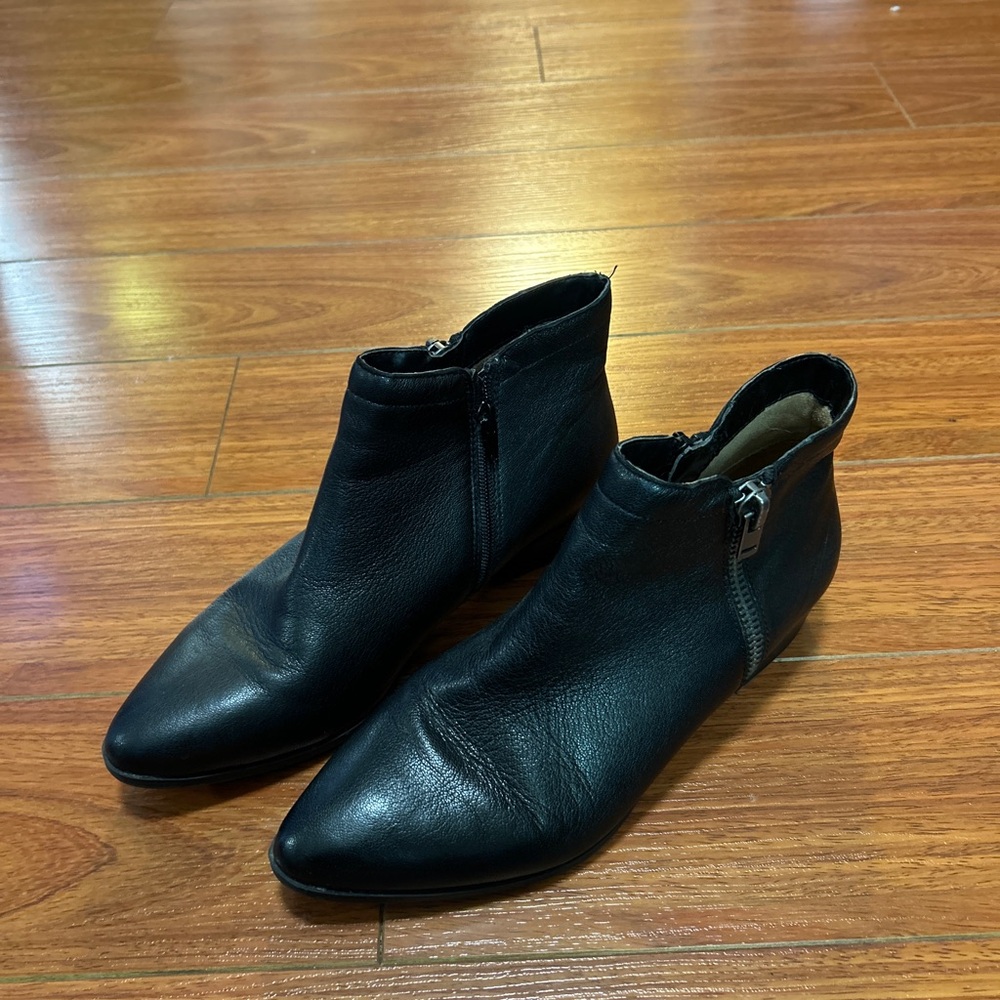 Naturalizer Leather Black Ankle Booties